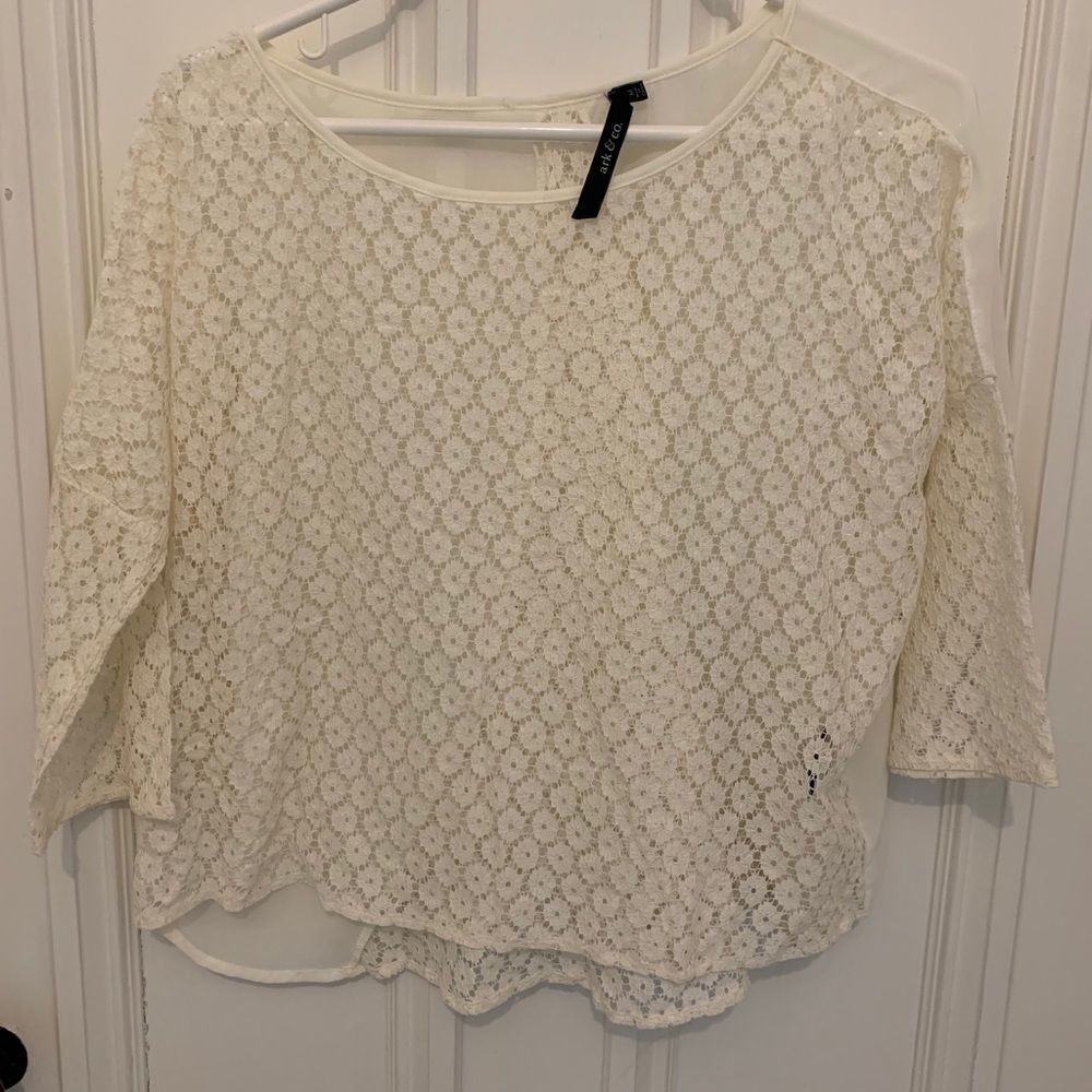 Ark and Company Cream lace long sleeve medium